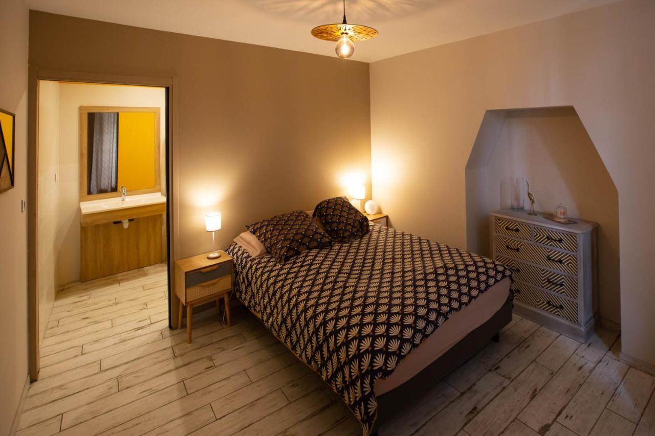 Au Bouchon Hotel Saint-Aigulin Bagian luar foto