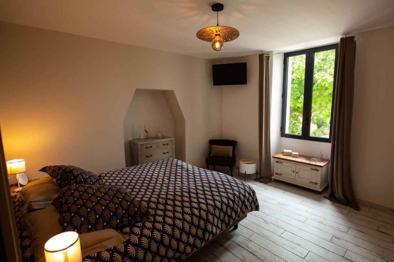 Au Bouchon Hotel Saint-Aigulin Bagian luar foto