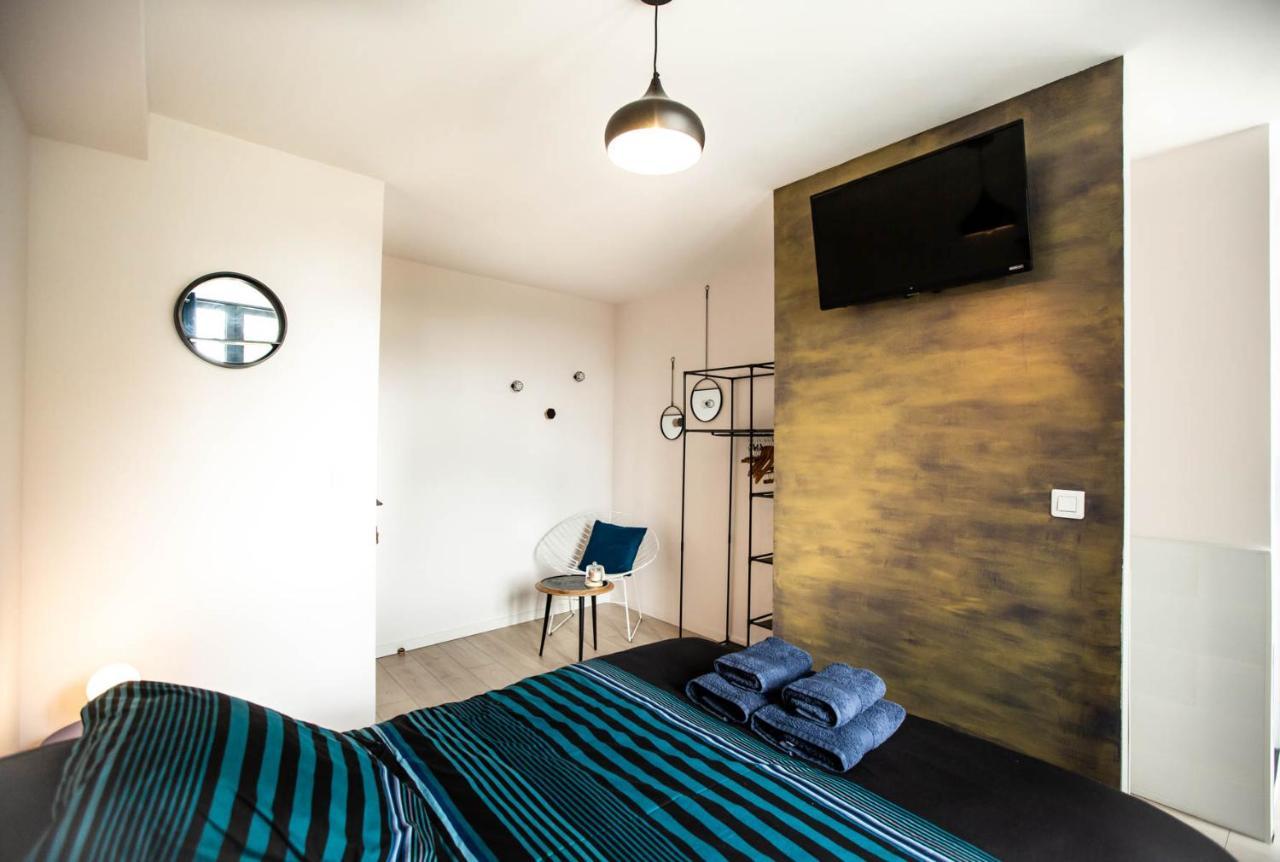 Au Bouchon Hotel Saint-Aigulin Bagian luar foto