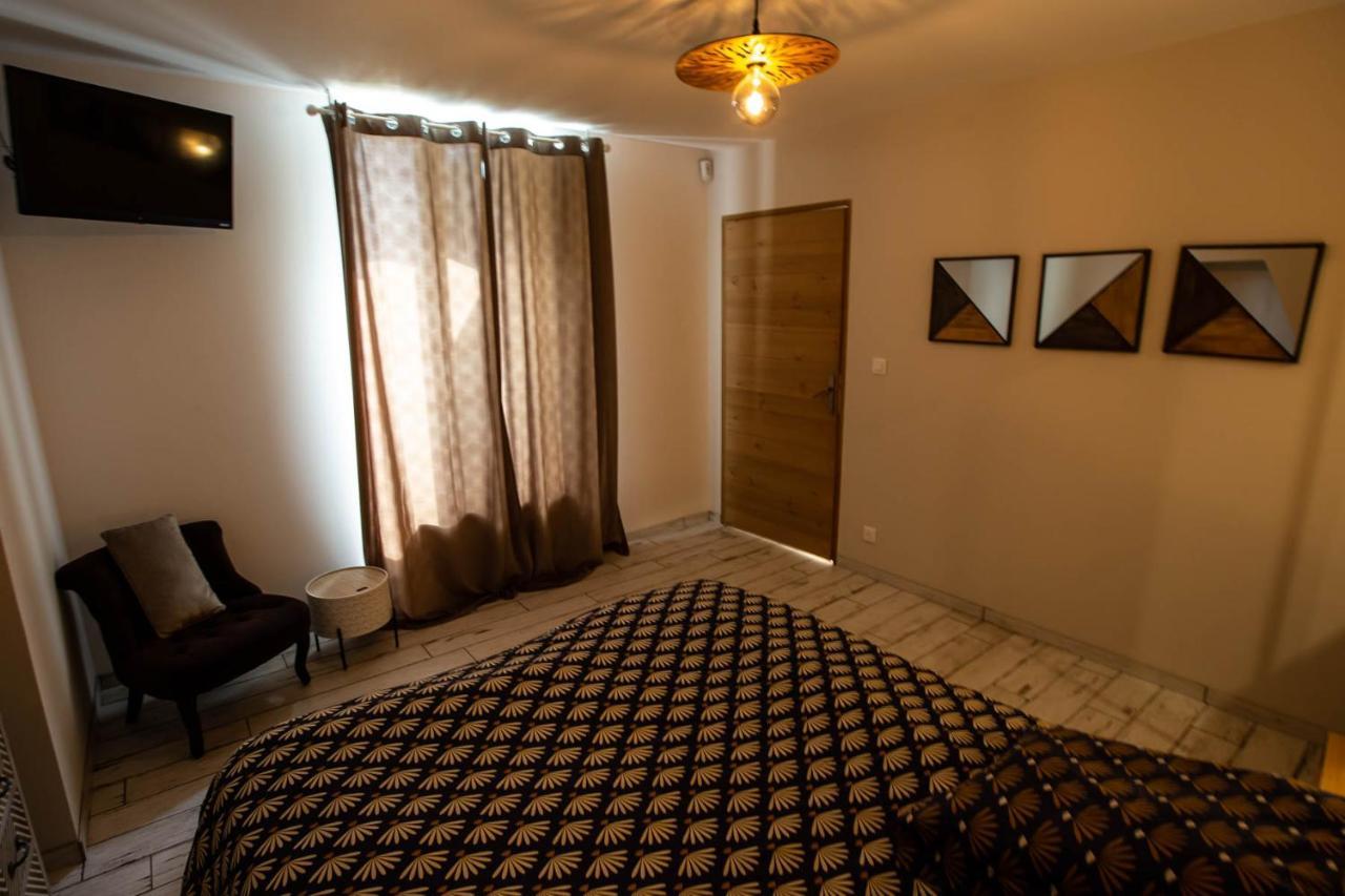 Au Bouchon Hotel Saint-Aigulin Bagian luar foto